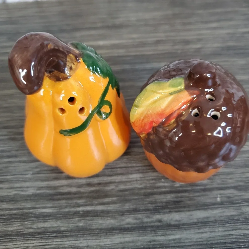 Ceramic Pumpkin & Acorn Salt & Pepper Shaker Set Fall Harvest Thanksgiving Decor